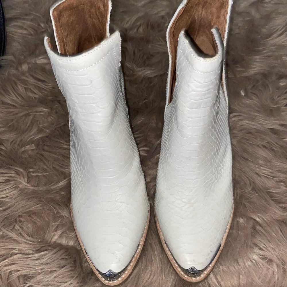 Jeffrey Campbell white cromwell bootie size 9